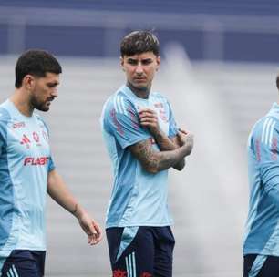 Após incêndios florestais, jogador do Flamengo doa casas no Chile