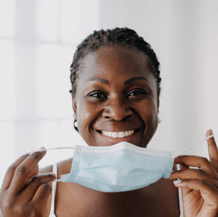 Covid-19 já não está entre as dez principais causas de morte nos EUA