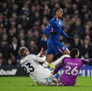 João Pedro marca, mas Chelsea leva gol bizarro e empata com o Leeds