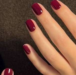 O esmalte granada tem um novo concorrente: esta é a cor de unhas que triunfa em 2026 entre as mulheres elegantes; é mais fresca e rejuvenescedora