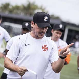 Diniz vê pressão aumentar, mas mantém confiança da diretoria do Vasco