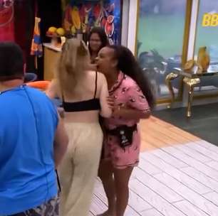 Sol Vega 'agarra' Ana Paula Renault durante café da manhã no BBB 26; veja momento