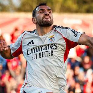 Benfica vence o Santa Clara e segue na briga pelo título do Português