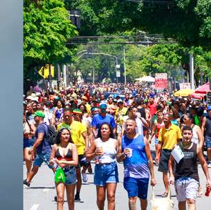 Maior bloco de carnaval do mundo, Galo da Madrugada leva multidão às ruas do Recife