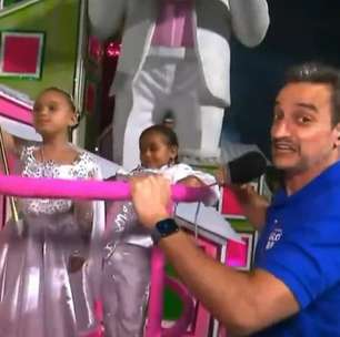 Mini mestre-sala chama irmã de 'irritante' e arranca risadas em entrevista ao vivo no Anhembi