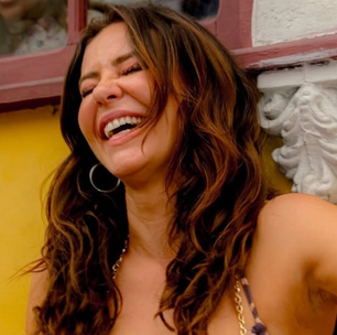 Paolla Oliveira chama atenção com top metalizado em formato de sol