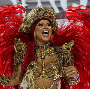 Veja fotos de Viviane Araújo desfilando pela Acadêmicos do Salgueiro na Sapucaí, no Rio de Janeiro