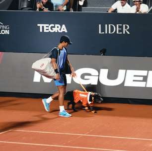 Rio Open leva cães resgatados à quadra e chama atenção para abandono animal no RJ