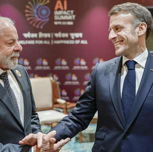Na Índia, Macron celebra encontro com 'grande amigo' Lula e fala em união por IA segura