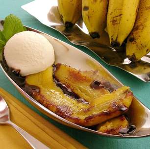 Banana flambada com sorvete de creme: uma sobremesa bem fácil de preparar