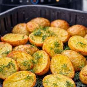 Batata na airfryer: fica tão crocante que parece frita