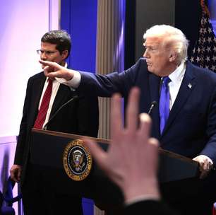 Trump critica decisão da Suprema Corte e impõe tarifa global de 10%