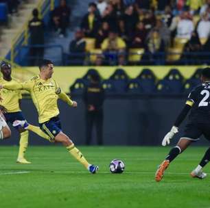 Cristiano Ronaldo marca dois, e Al-Nassr goleia para assumir a liderança do Saudita