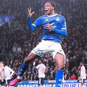 Endrick passa em branco, e Lyon perde para o Strasbourg pelo Francês