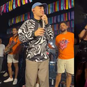 João Gomes interrompe show para aplaudir cientista que desenvolveu polilaminina: 'Celebridade'