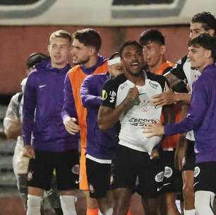 Corinthians busca empate no fim e avança no Paulistão graças a Hugo Souza nos pênaltis