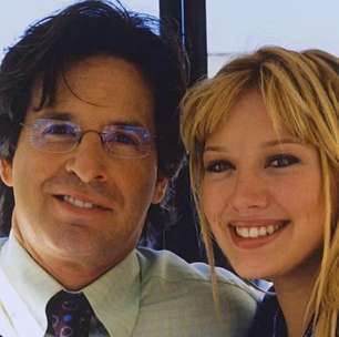 Hilary Duff lamenta morte de Robert Carradine, pai de sua personagem em 'Lizzie McGuire'