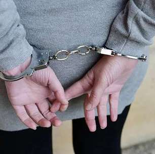 Duas mulheres são presas em Uganda após beijo em público e caso provoca revolta