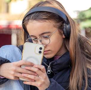 Bloquear redes sociais até os 16 anos protege adolescentes? Entenda prós e contras