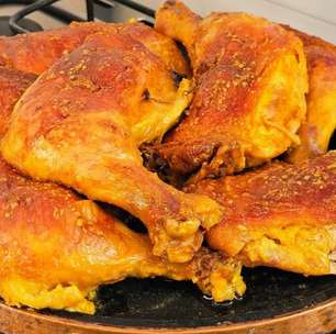 Frango assado na maionese que fica macio, saboroso e suculento, conquistando sua família