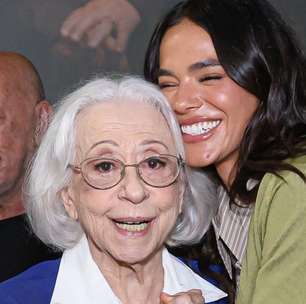 Bruna Marquezine usa look de R$ 47 mil para ver "Velhos Bandidos"