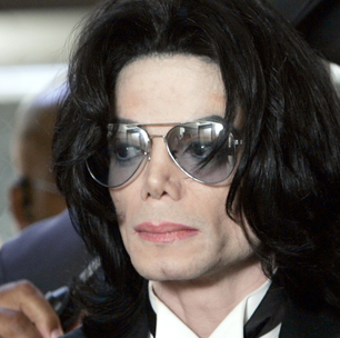 Menino que acusou Michael Jackson de abuso teve memórias alteradas ao ser drogado pelo próprio pai, revela livro