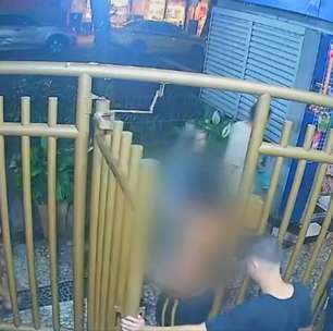 Menor suspeito de estupro coletivo perguntou se mãe da vítima a via sem roupas, diz TV