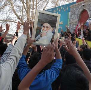 Oito morrem em protesto pró-Irã no consulado dos EUA em Karachi, no Paquistão