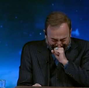 Apresentador de TV do Irã chora ao falar da morte de Ali Khamenei, líder supremo do país