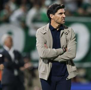 Abel diz que pênalti para o São Paulo foi 'duvidoso' e reclama de 'porradas' em Vitor Roque