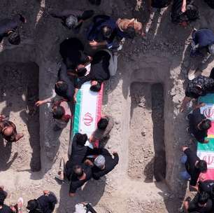 Mídia estatal do Irã mostra sepultamento das estudantes mortas em escola atingida em ataque