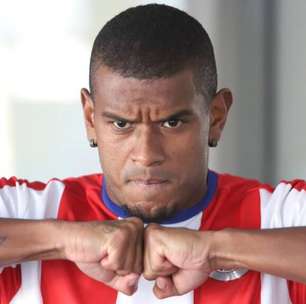 No mercado e de olho na Série A, Vitória mira contratação de meio-campista