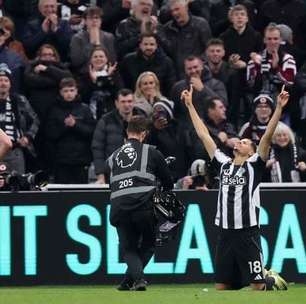 Com um a menos, Newcastle vence e derruba invencibilidade do Manchester United