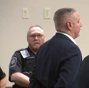 Pai é condenado à prisão após filho cometer massacre em escola dos EUA