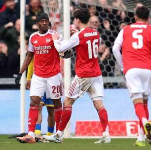 Arsenal sofre, mas derrota o Mansfield e avança na Copa da Inglaterra