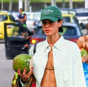 Definida, estilosa e de novo visual: Bruna Marquezine valoriza tanquinho em flagra na praia com MELHOR look e rouba a cena com beleza natural. Fotos!