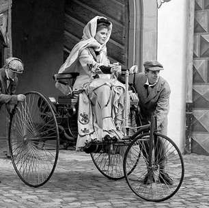 Quem foi Bertha Benz, a mulher que dirigiu o primeiro carro da história