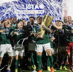 Pizza? Microfone de Vitor Roque "entrega" cardápio da festa pós título do Palmeiras