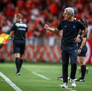 Luís Castro exalta elenco do Grêmio após título do Gauchão: 'Credibilidade e eficácia'