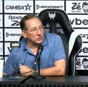 John Textor, dono do Botafogo, ironiza Flamengo em premiação do Cariocão