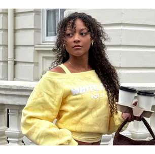 Os novos New Balance com detalhes 'raio de sol' eliminam os Samba da equação: são muito mais confortáveis