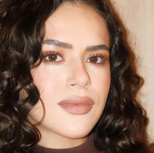 Maisa segue trend do marrom com look de franjas de R$ 4 mil