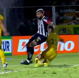 'A bola não tinha chego ainda': veja a análise do VAR em pênalti para o Santos contra o Mirassol