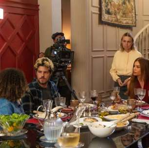 Atriz de 'Três Graças' posa com filho e relembra luta contra doença no cérebro