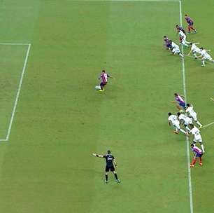 'Ele está todo dentro': VAR divulga análise de gol anulado em rebote de pênalti em Bahia x Vitória