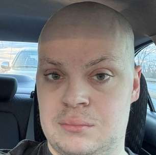 Torcedor raspa a cabeça após promessa por chegada de reforço, mas time desiste de negociação