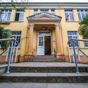 Reforma em escola na região metropolitana de Porto Alegre, anunciada em janeiro, está parada há semanas