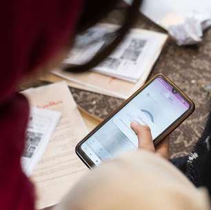 Conexões secretas na fronteira e redes privadas: como iranianos desesperados mantêm contato com familiares no exterior