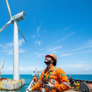 As turbinas gigantes que flutuam no oceano como navios e geram energia onde antes era impossível instalar parques eólicos