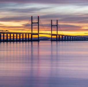 Com um vão de 988 metros e inaugurada em 1966, a estrutura sobre o Rio Severn tornou-se o principal elo entre a Inglaterra e o País de Gales